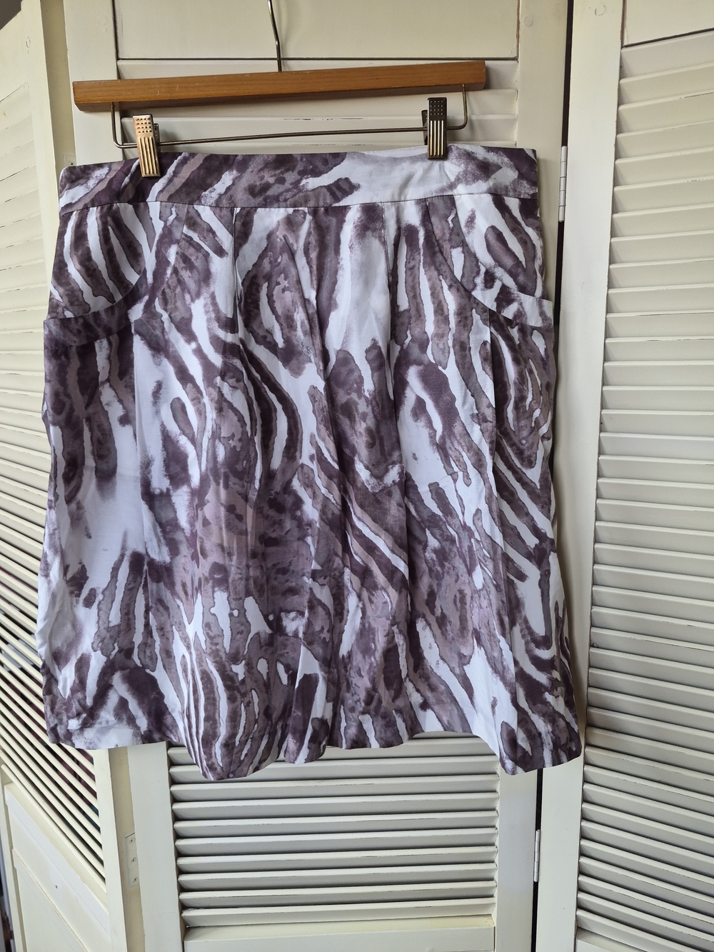 Renuar White and Taupe Abstract Print Skirt Size 8
